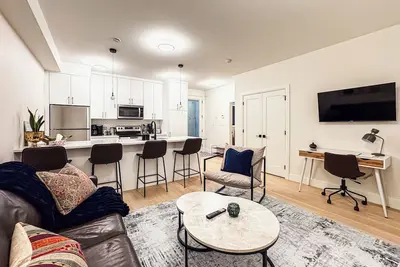 Image de Chic & High-End Suite in new Edgemont Modern Farmhouse