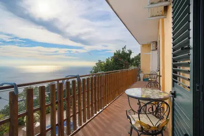 Image de Chambre d'hôtes 'Camera Amalfi Con Vista Mare' avec vue sur la mer, Wi-Fi et climatisation