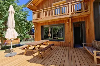 Chalet \"De La Marmotte\" avec vue sur les montagnes, terrasse privée et Wi-Fi