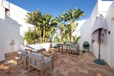 Image de Appartement \"Estúdio Casa Do Limoeiro\" avec jardin privé, Wi-Fi et climatisation
