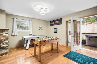 Image de New 5 min to Summersville Lake I Hot Tub I Game Room I Grill I Fire pit