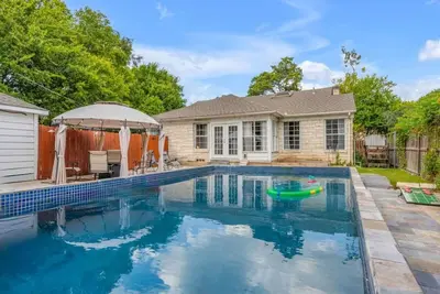 Image de New Safari House! Two Primary King Bedrooms + Pool