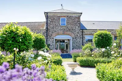 Image de Chic Clock Tower with Gardens Close to Beaches