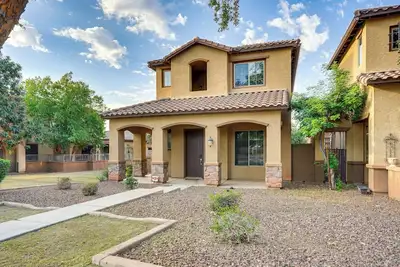 Image de Pool Access & Private Patio: Litchfield Park Home!