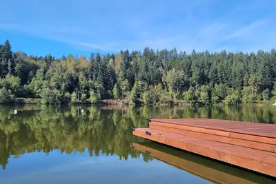 Image de Escape to Ohop Oasis, a lakeside Retreat nestled in the foothills of Mt. Rainier