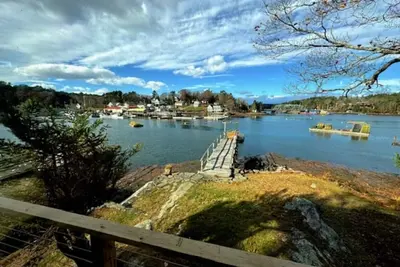 Image de Cozy Waterfront Cottage with Dock