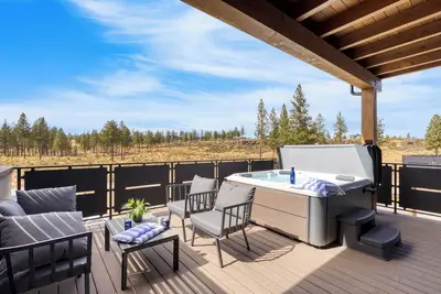 Image de 1131 Aerie #200 | Balcony + Private Hot Tub