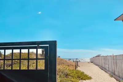 Image de Beachfront house with direct beach access I