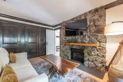 Image de Spacious 3/3 in Aspen's Core with Sauna!