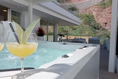 Image de Appartement de luxe avec terrasse de 80m2 et jacuzzi - centre de Ribeira Brava