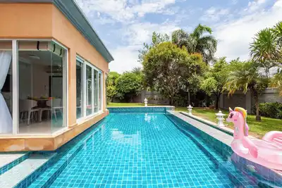Image de New Modern Thai Pool Villa Provides Car Rental