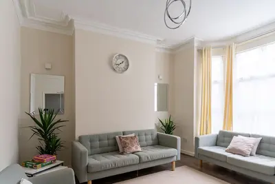 Image de 5 Bedroom, 3 Bathroom with Cinema Room, Gym, Pergola