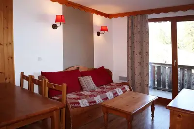 Image de Appart 2 pièces Les Orres avec piscine, sauna, et accès skis aux pieds