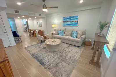 Image de 2 bedroom 1. 5 bath townhome 1150 sqft