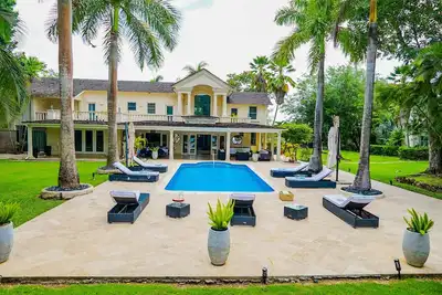 Image de Amberley House in St James by Personal Villas - Perfect Retreat for Relaxation
