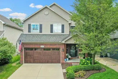Image de 3-bedroom Royal Oak home with finished basement - 15 min from Detroit!