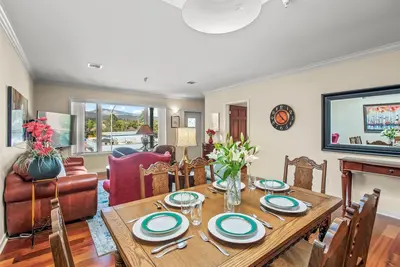 Image de The Perch on Main | Top Floor D/T Carbondale Condo