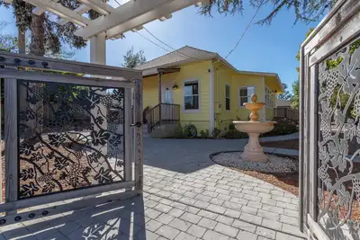 Image de Relaxing Vineyard View, Rooftop Deck & Game Room