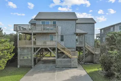 Image de Hot Tub, Prime Location, Short Walk To The Beach, Water Views, Sun Deck