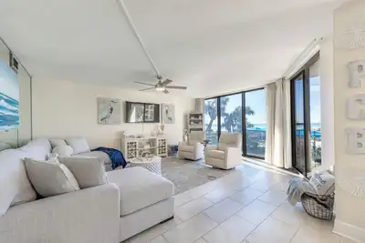 Image de Perfect Location 1st Floor 2br 2ba Tower 1 @ The Edgewater!