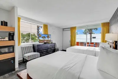 Image de Holiday Shores Double Queen Room 106