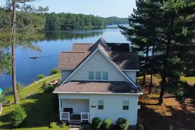 Image de Eikedahls' Shoreview Lake House