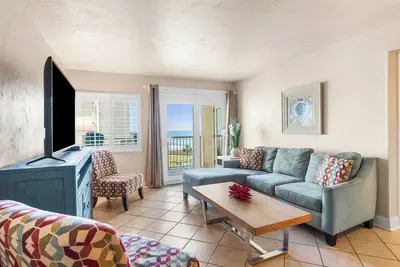 Image de 411- Great view of the Gulf from the 4th floor and comes with Free beach svc