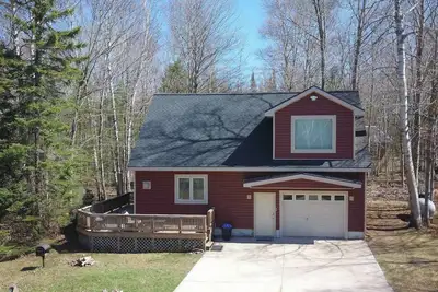 Image de Private 2-bedroom house in Grand Marais with wooded lot, deck, pet friendly