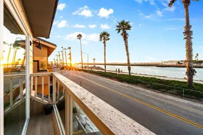 Image de Perfect Location Great Ocean Views, Steps To Sand