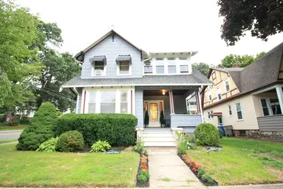 Image de Elegant Historic Escape in Bristol Ct with WiFi near Hospital and Shopping