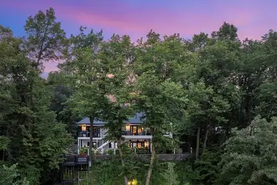 Image de Gull Lake Luxury Home - Welcome to Birchbay