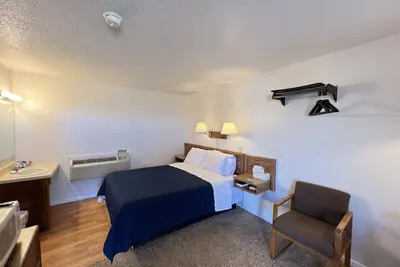 Image de Room 101 - Standard Queen - Sleeps 2 - West Lake Grandvue Inn