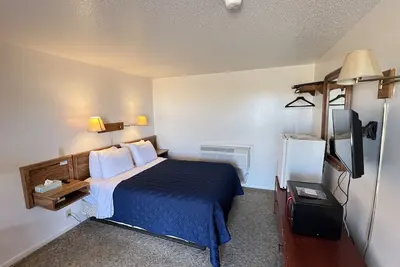 Image de Room 102 - Standard Queen - Sleeps 2 - West Lake Grandvue Inn