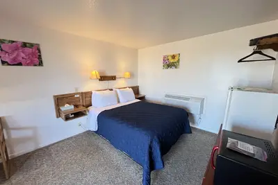 Image de Room 106 - Standard Queen - Sleeps 2 - West Lake Grandvue Inn