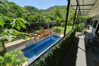 Image de Spacious 4-bedroom house with Pool Ac & WiFi in delightful Veintisiete de Abril