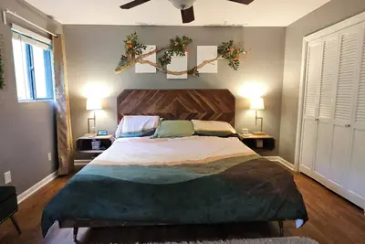 Image de Artistic 70s house will make you feel nostalgic with all the modern comforts.