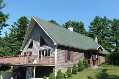 Image de Saratoga Lake 180-degree lake views spacious 4-bedroom 31-acre private estate.