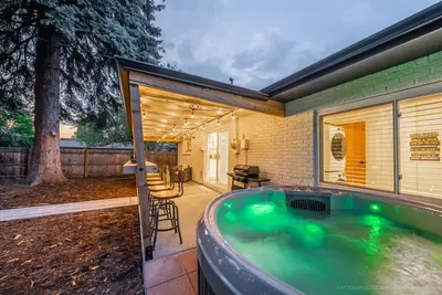 Image de Lakeview Hideaway w/ Hot Tub and Fire Pit