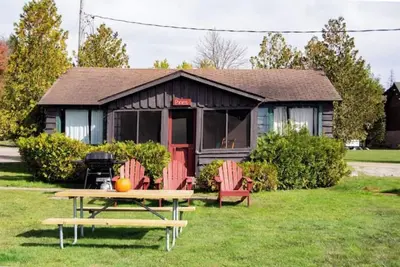 Image de Pines Rustic Cabin at Ampersand Bay Resort