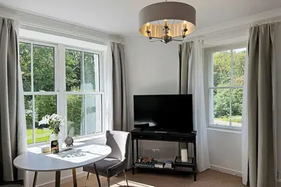Image de Garden Flat - set in beautiful large garden with old church ruins on the grounds