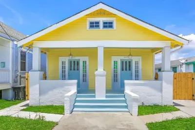 Image de New 2 Bed, 2 Bath in Holy Cross Historic District