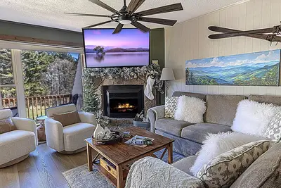 Image de 107a Leatherbark -3br luxurious, gourmet kitchen, & large deck to enjoy summer!