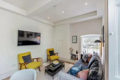 Image de Downstairs - Uk43929
