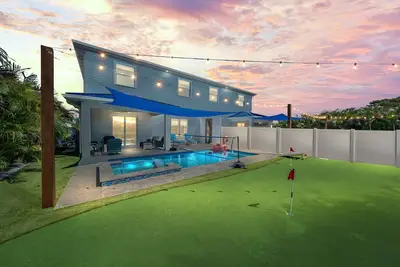 Image de Steps from the Beach! Luxe 5br Retreat w/ Pool, Spa & Ocean Access!