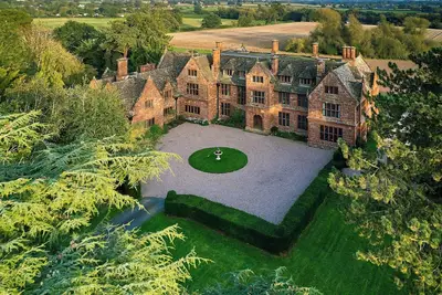 Image de A simply stunning Edwardian red sandstone Arts and Crafts country house.