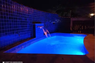 Image de House with pool, bring your pets, experienced hosts, great value for money.