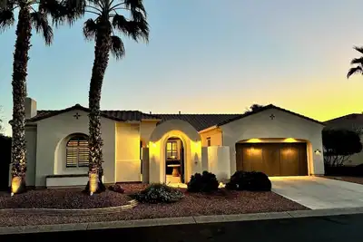 Image de Spacious ranch style home w pool and spa in gated Corte Bella Country Club.