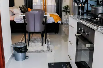 Image de Modern Studio With Airport View💫