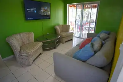 Image de Charming 2br 1ba w/Balcony, Beautiful Balcony, and in Unit Laundry