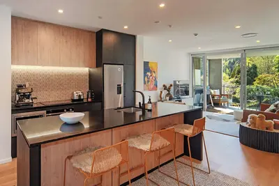Malthouse Lane City Apartment 4 with Stunning Hill Views in Nelson Cbd